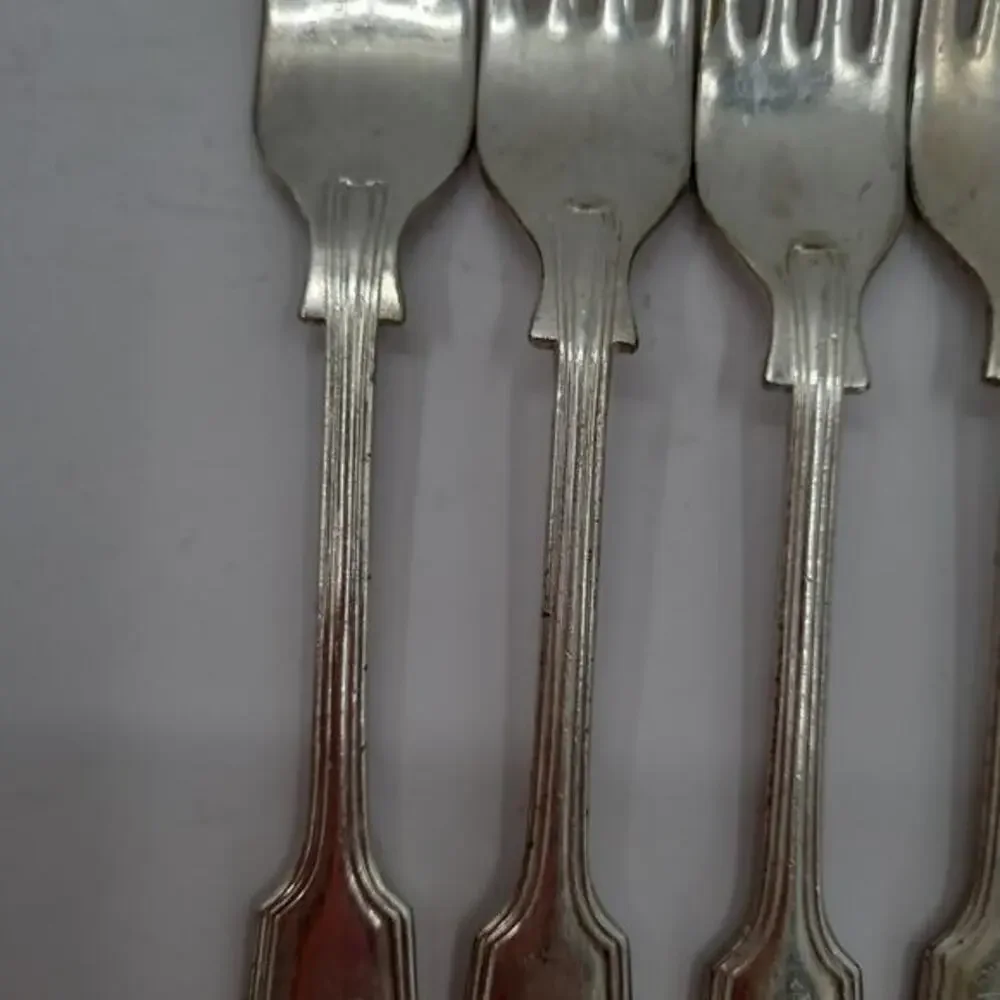 Sheffield England Antique Silver Plate Fiddle Thread and Shell 6 Dinner Fork 2-2
